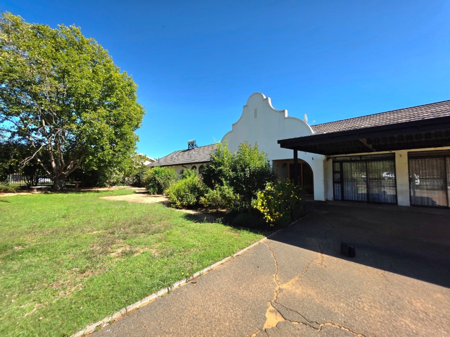 11 Bedroom Property for Sale in Universitas Free State